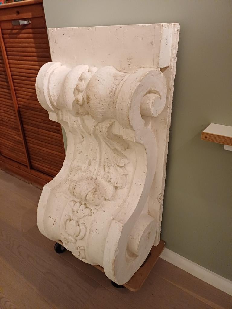 Klassiek ornament in plaaster, Ophalen