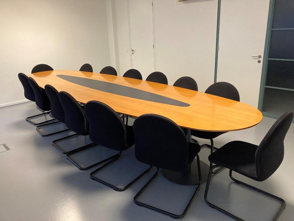 Bureaux & armoires (Tendenza - Global) -Table réunion VENDUE, Enlèvement, Avec roues, Utilisé