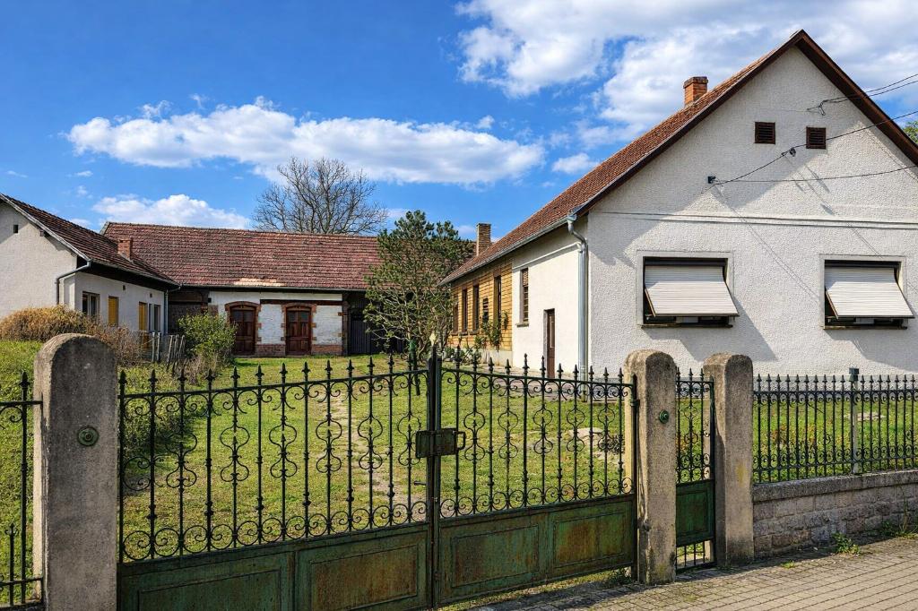 Landelijk wonen in Hongarije, 180 m², Dorp, 5 kamers, Bikal