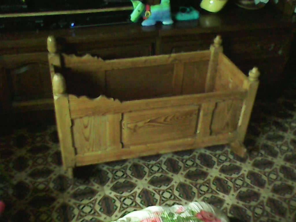 Ancien berceau bébé en bois massif, Enlèvement