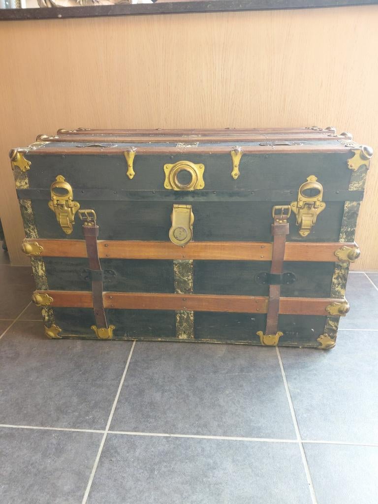 Antieke oude koffer, Enlèvement