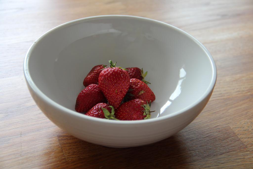 Fraisier plat égouttoir faïence, Antiquités & Art, Enlèvement ou Envoi