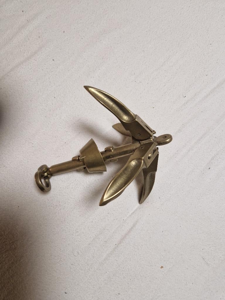 Serre livre ancre marin, Enlèvement