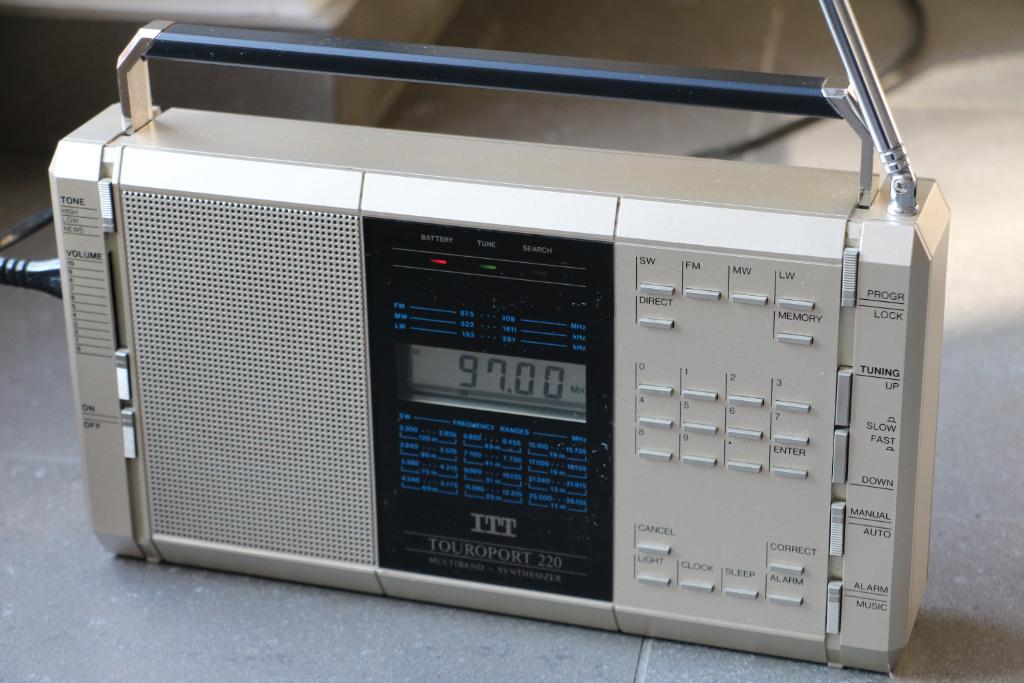Radio digitale ITT Touroport 220 années 80, Enlèvement ou Envoi
