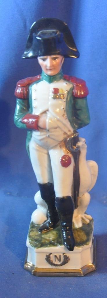 jolie statue en porcelaine de napoleon, Antiquités & Art, Enlèvement ou Envoi