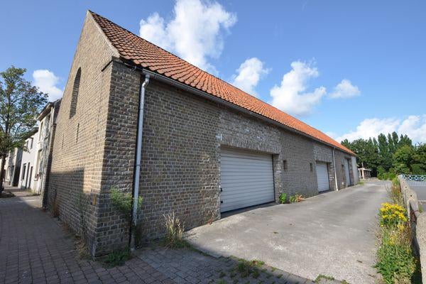 Te huur te Zandvoorde: Garage / opslagruimte ong. 110m2