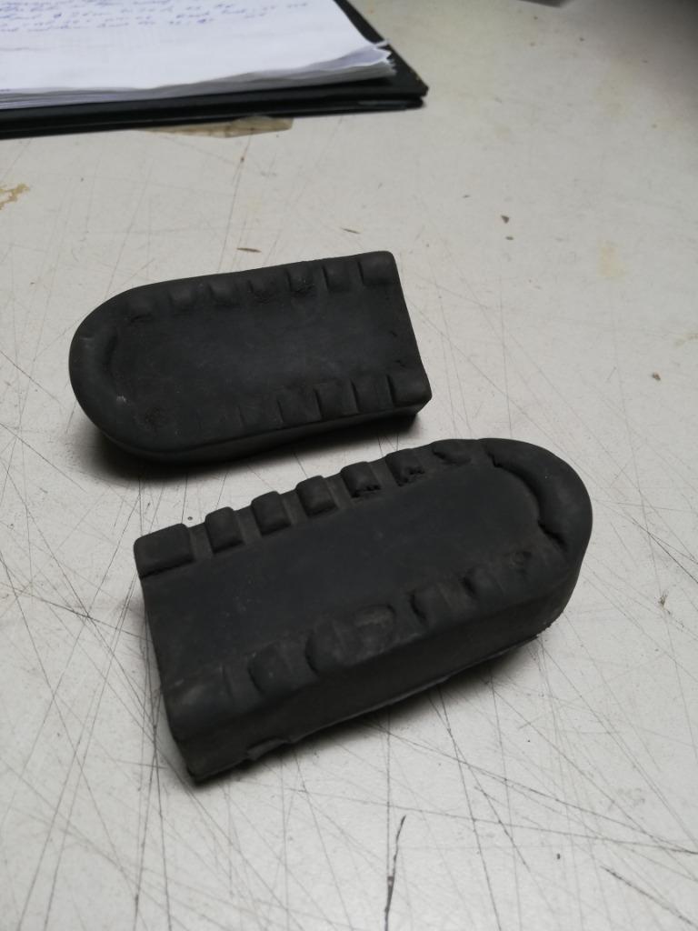 yamaha tenere 660 set voetsteun rubbers, Enlèvement ou Envoi, Utilisé