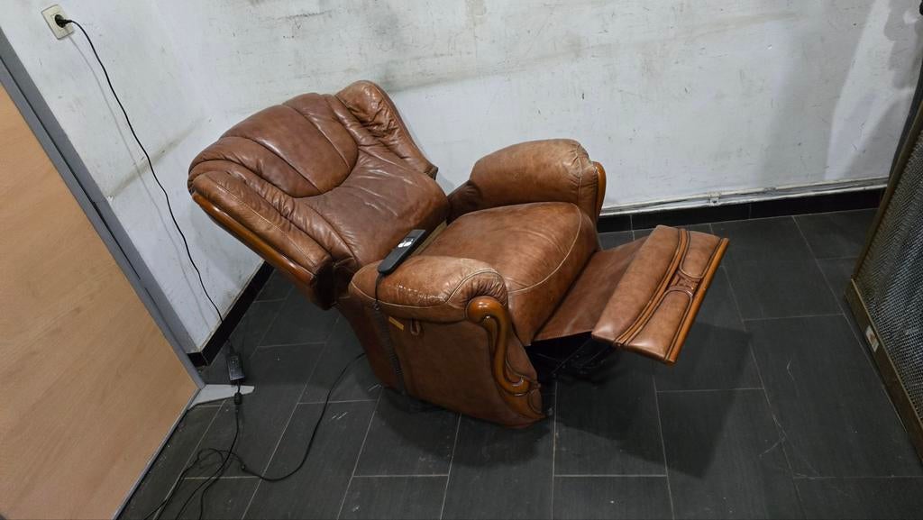 elektrische relaxfauteuil in leer en massief kersenhout, Diversen, Ophalen of Verzenden