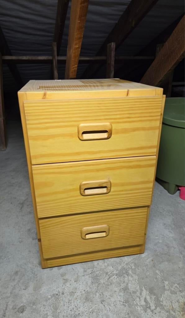 Armoire en bois massif avec tiroirs., Enlèvement, Utilisé