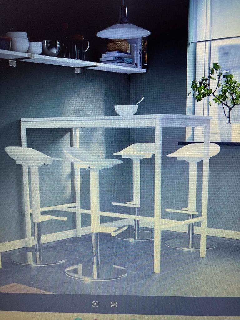 2 barkrukken + bartafel, Huis en Inrichting, Stoelen, Zo goed als nieuw, Twee, Hout, Kunststof, Wit, Ophalen