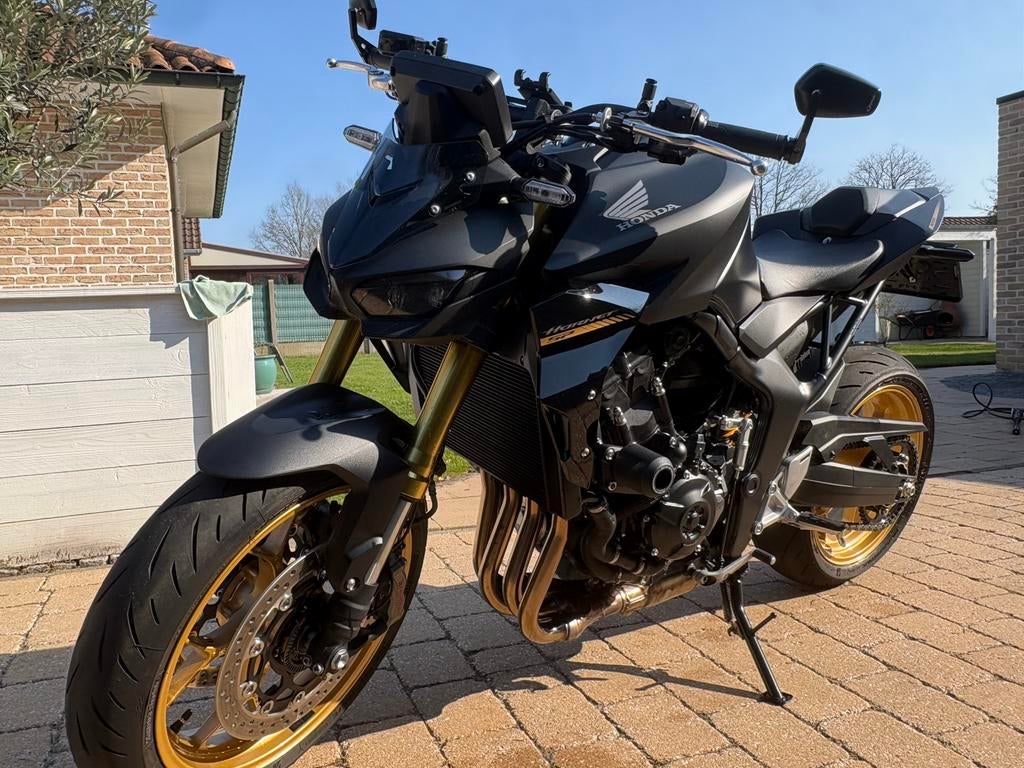 Honda hornet 1000 SP nieuwstaat 1900 km + extra opties, Motoren, Handvatverwarming, 4 cilinders, Particulier, Naked bike