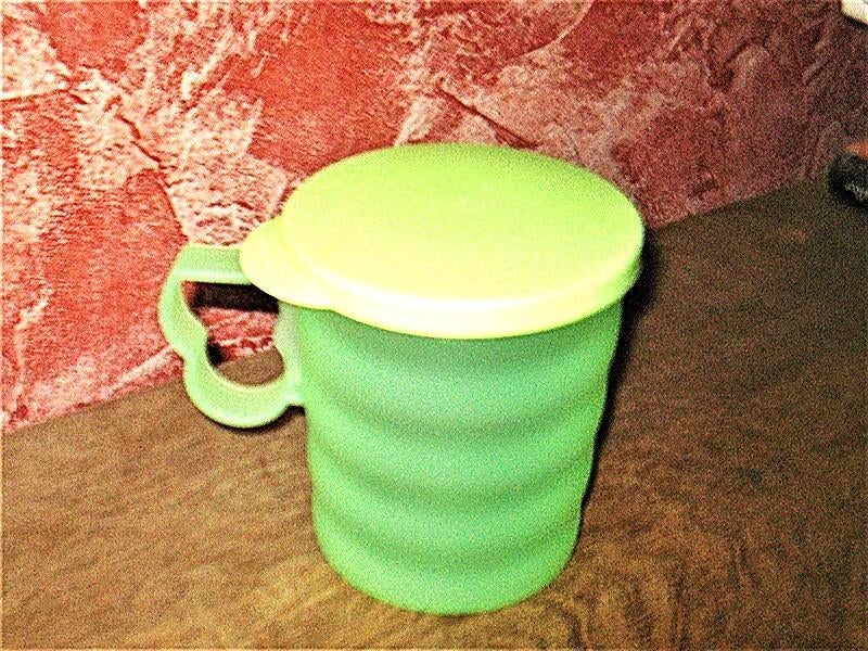 tupperware: utile , le mug très apprécié, Maison & Meubles, Cuisine| Tupperware, Envoi, Neuf, Vert, Bol ou Canette