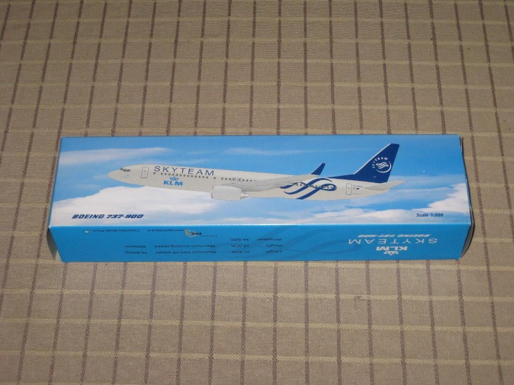 Schaalmodel 1:200 KLM Boeing 737-800 SkyTeam livery, Ophalen, Schaalmodel