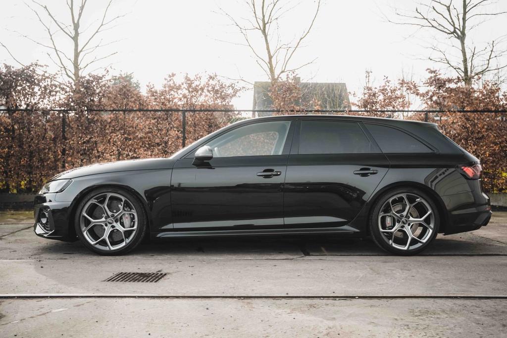 Audi RS4 Avant - 25 years edition - 470PK (bj 2025), Auto's, Automaat, Alcantara, Zwart, Bedrijf
