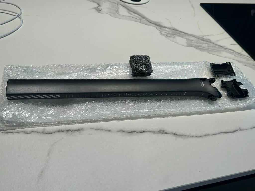 Seatpost BMC Teammachine R 01 (10mm offset), Vélos & Vélomoteurs, Neuf, Enlèvement, Autres types, Carbone