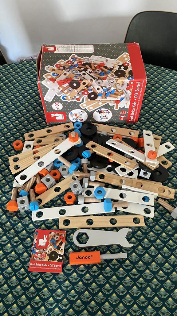 Jeu Janod Baril Brico’Kids DIY – 100 pièces – 3-8 ans, Enfants & Bébés, Enlèvement, Comme neuf