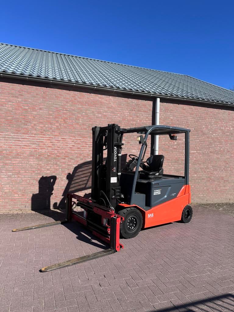 Toyota 8FBMT25 nieuwst! 600H! Triplo elektrische heftruck, Zakelijke goederen, Machines en Bouw | Heftrucks en Intern transport