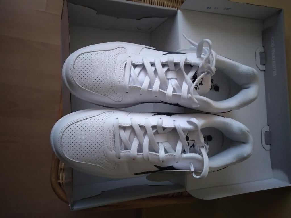 BASKET HOMME, Enlèvement, Comme neuf