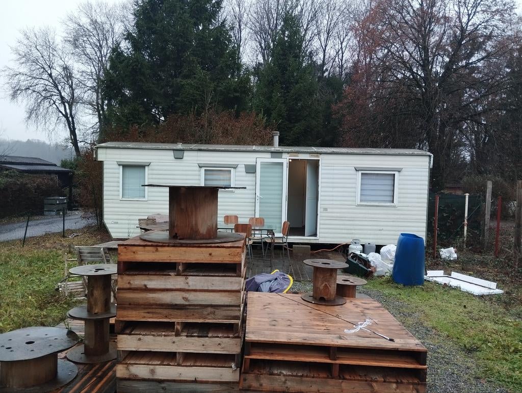 Vend terrain et caravane domicile ok