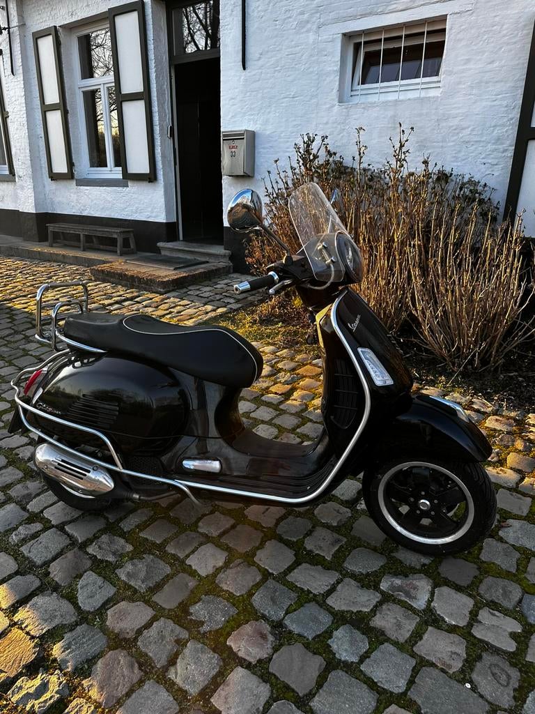Vespa GTS 125, bouwjaar 2017, 3100km, zwart, Fietsen en Brommers, Scooters | Vespa, Ophalen, Overige modellen, 125 cc, Zo goed als nieuw