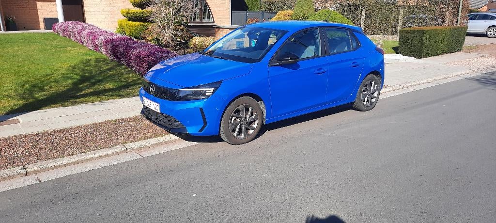 Voiture très récente à vendre, Autos, Achat, Boîte manuelle, Entretenue par le concessionnaire, 5 portes