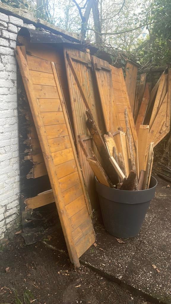 GRATIS brandhout – tuinhuis zelf af te breken, Enlèvement