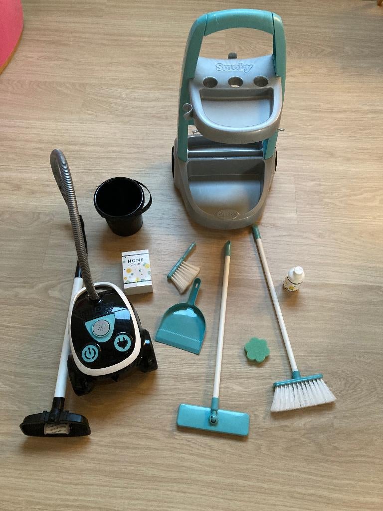 Poetskar met stofzuiger, Ophalen, Zo goed als nieuw, Met geluid