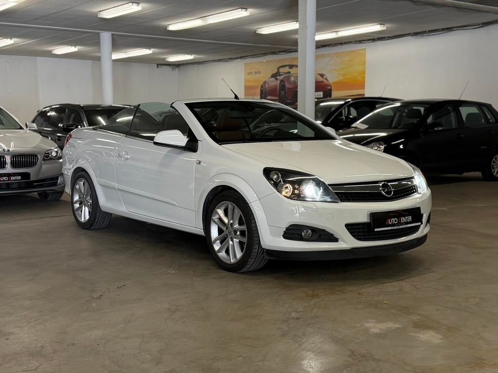 Opel Astra 1.9Cdti Cabrio 83.000km keuring + Garantie, Auto's, 110 kW, Cabriolet, Wit, Bedrijf