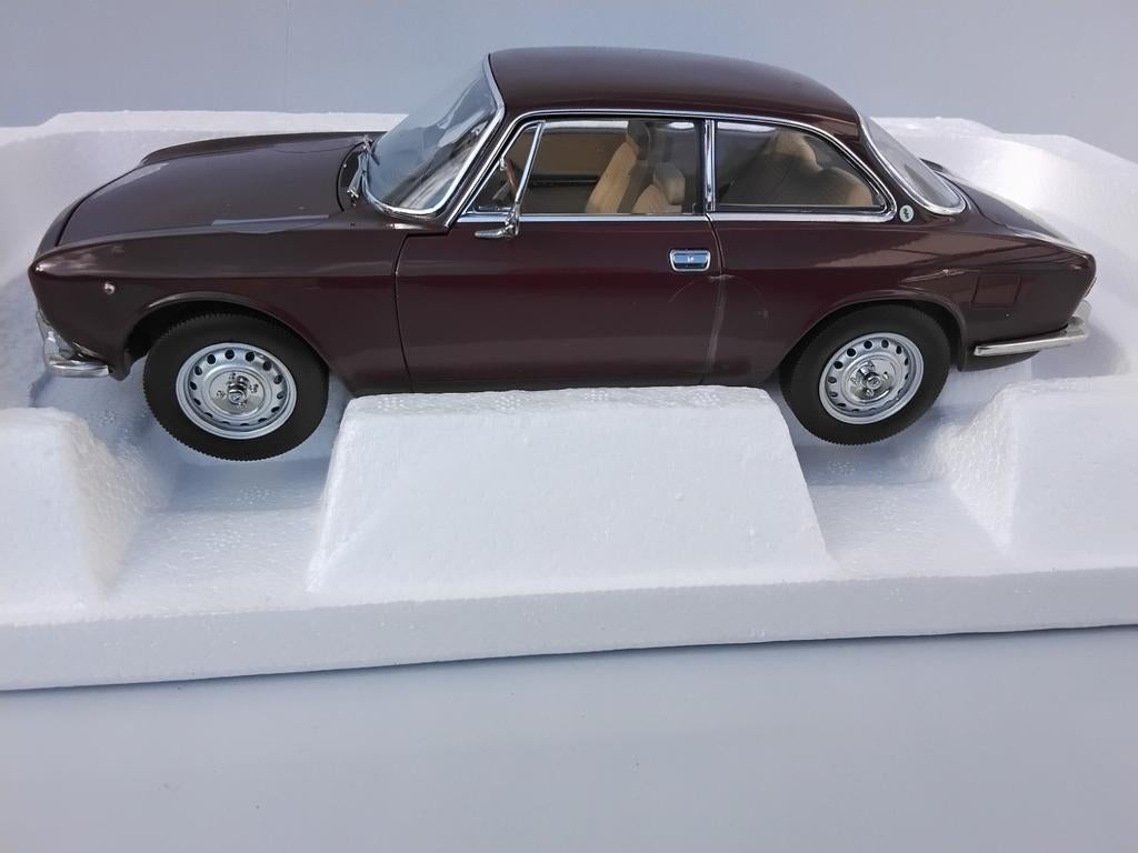 Alfa Roméo 2000 GTV 1973 1/18, Enlèvement ou Envoi, Neuf, Voiture, Norev