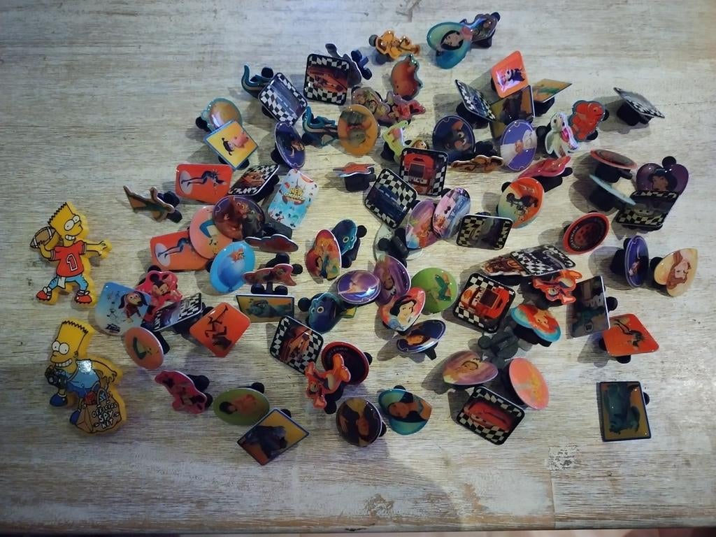 86 épingles Disney + 2 Les Simpson, Enlèvement ou Envoi