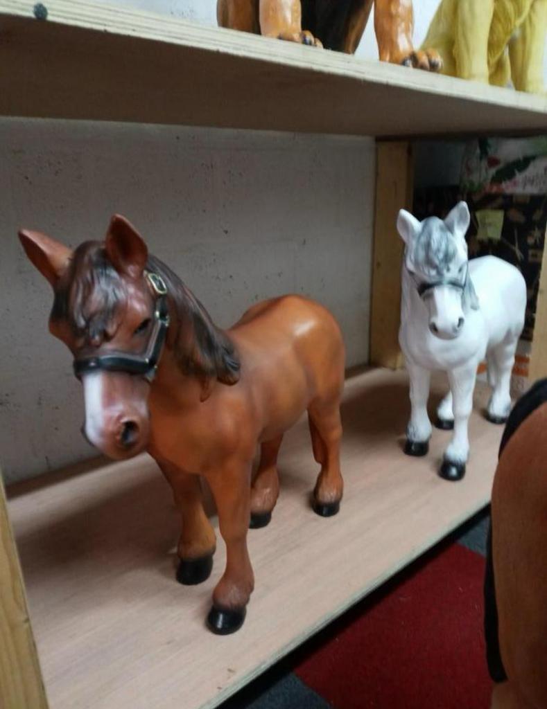 Verschillende paarden beelden, Verzamelen, Dierenverzamelingen, Zo goed als nieuw, Paard, Ophalen