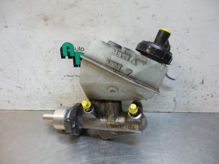 Cylindre de frein principal d'un Renault Kangoo (Kangoo 01-), Renault, -, 3 mois de garantie, Utilisé