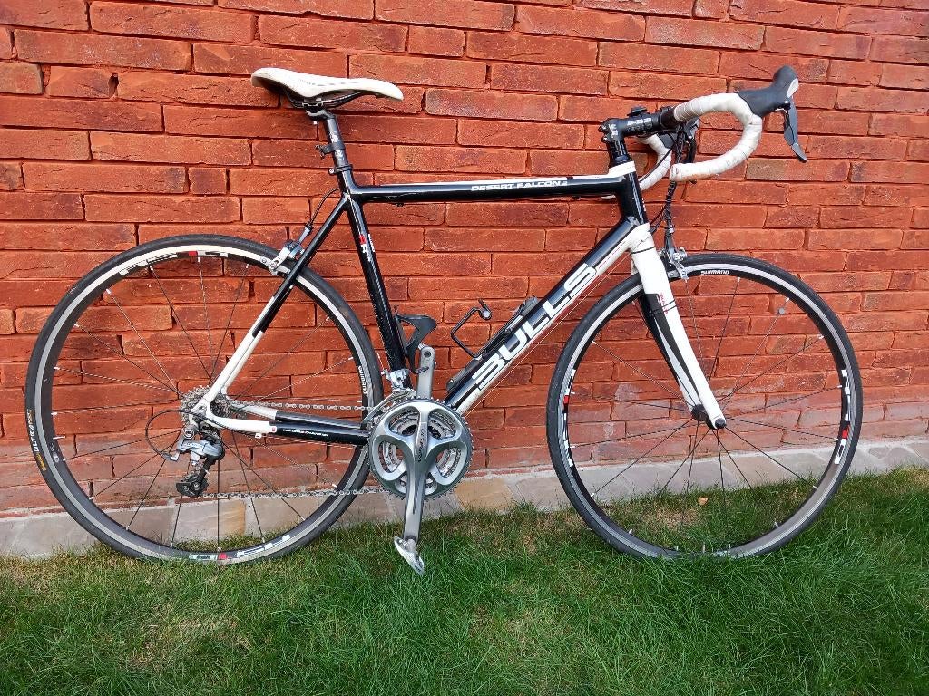 Wit-zwarte koersfiets Bulls, Fietsen en Brommers, 28 inch, Gebruikt, Heren, Meer dan 20 versnellingen