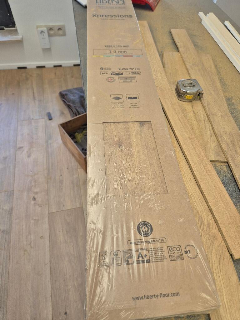 Parquet flottant imitation chêne, Maison & Meubles, Ameublement | Revêtements de sol, Neuf, Parquet, Beige, Enlèvement