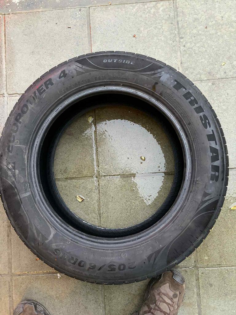 4 Pneu quasiment neuf, Autos : Pièces & Accessoires, 16 pouces, Véhicule de tourisme, Pneus été, 205 mm