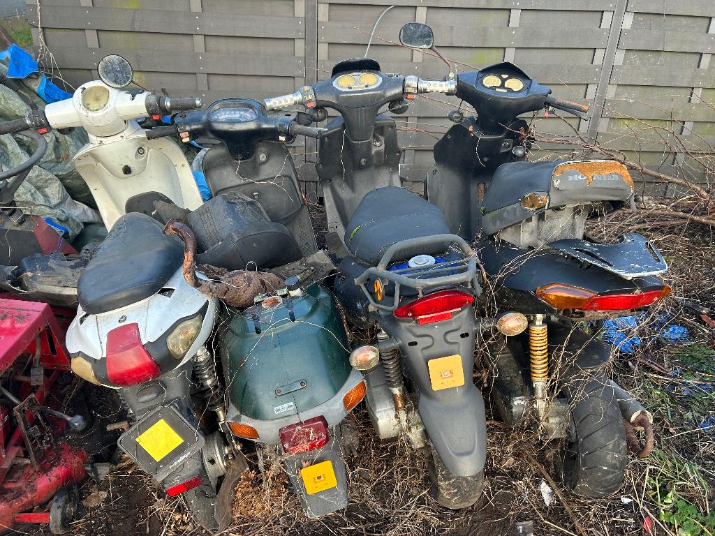 Afbraak 3 opknap brommers /scooters of onderdelen, Fietsen en Brommers, Ophalen, Honda, Gebruikt, Klasse A (25 km/u)