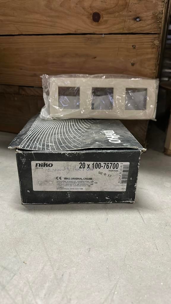 13 stuks Niko 3 voudige afdekplaat horizontaal cream, Enlèvement ou Envoi, Comme neuf