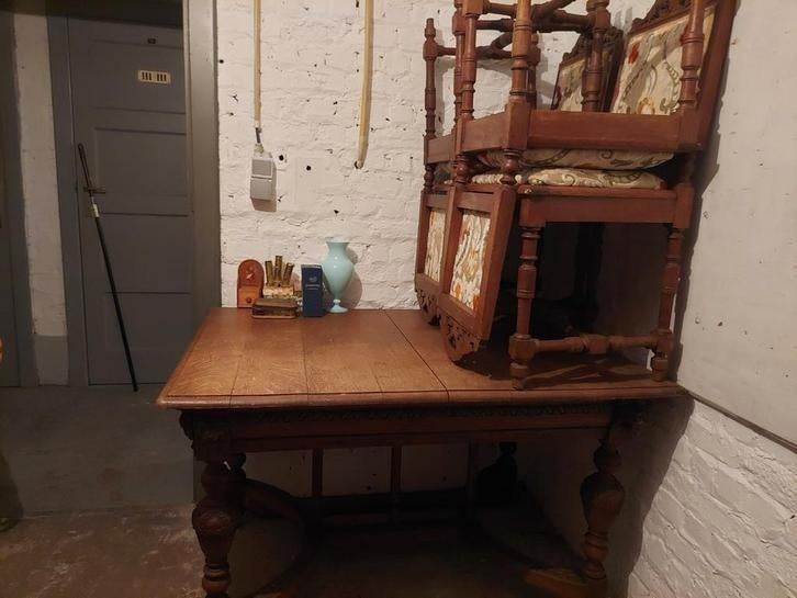 jolie salle à manger table + 4 chaises, Ophalen, Gebruikt, Tête de lion