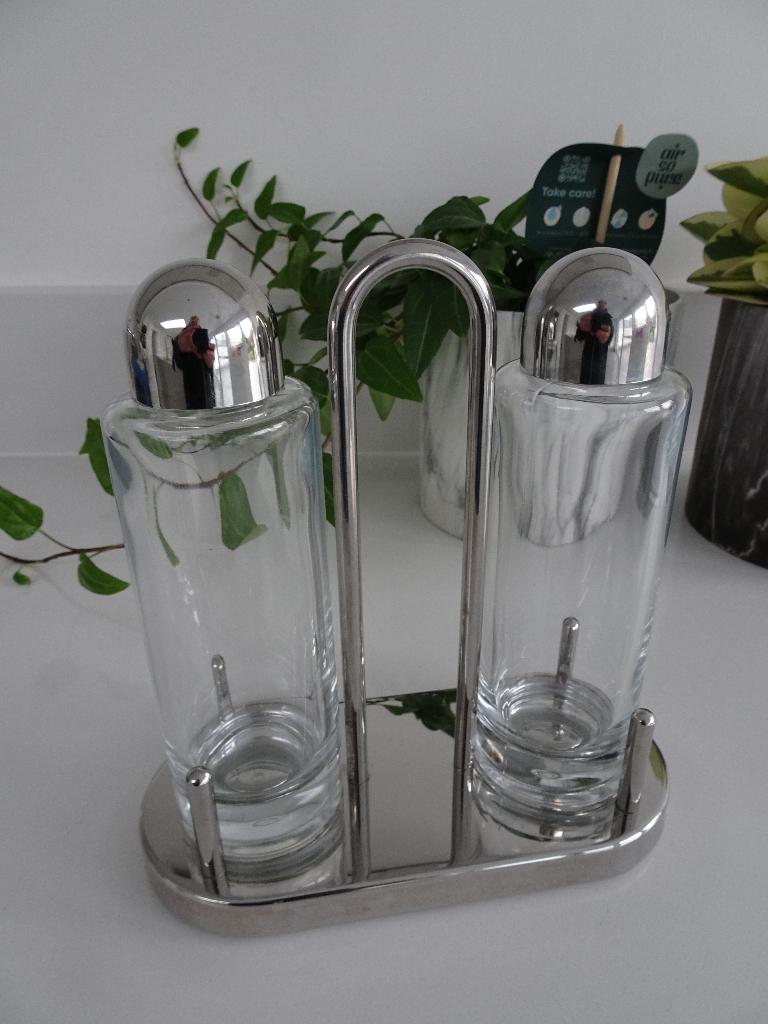 ALESSI #5074 - Set huile et vinaigre, Maison & Meubles, Cuisine | Ustensiles de cuisine, Comme neuf, Enlèvement ou Envoi
