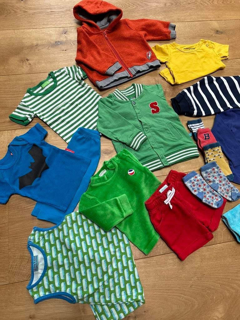 Pakket kleurrijke jongenskleding maatje 50-80, Ophalen, Gebruikt