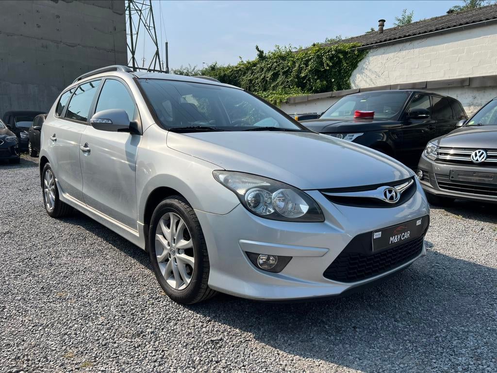 Hyundai i30 1.6 CRDI, Autos, Entreprise, Boîte manuelle, Noir, I30