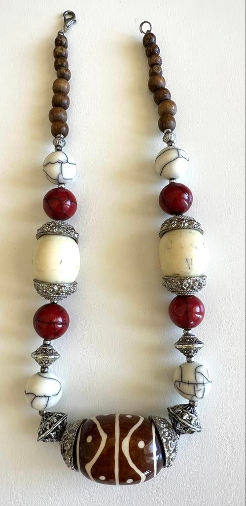 Vintage halsketting van hout, metaal, harde stenen, Gebruikt