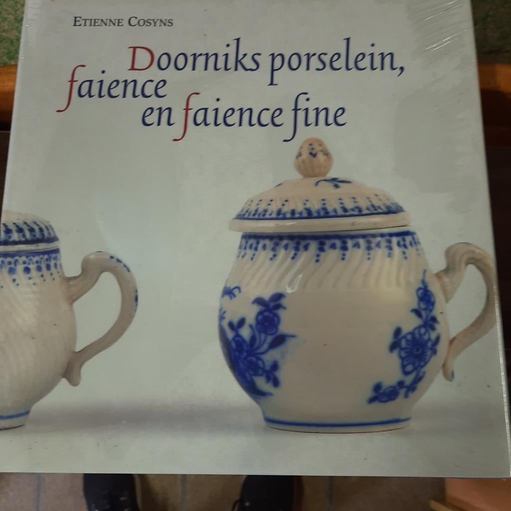 Livre de porcelaine de Tournai (Etienne Cosyns), Antiquités & Art, Enlèvement ou Envoi