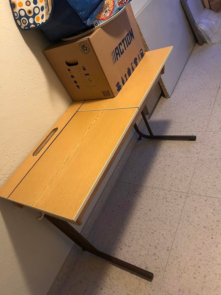 Schoolbank, Enlèvement