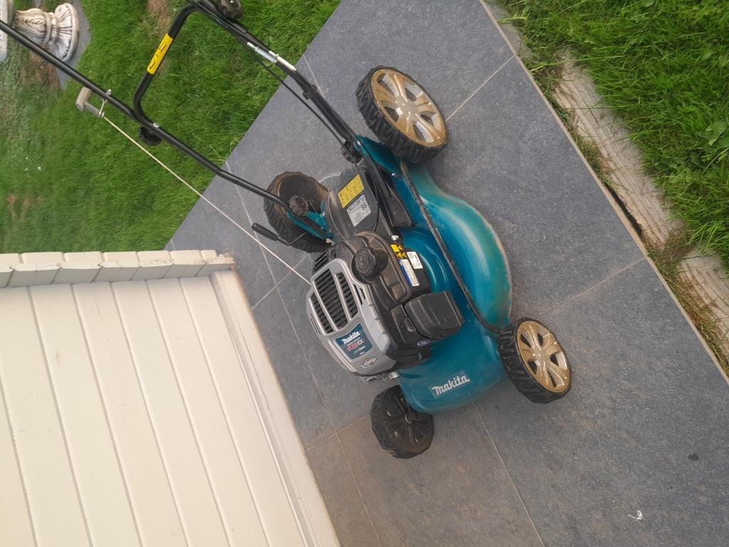 makita grasmaaier die het gras mulcht, Tuin en Terras, Grasmaaiers, Ophalen, Gebruikt