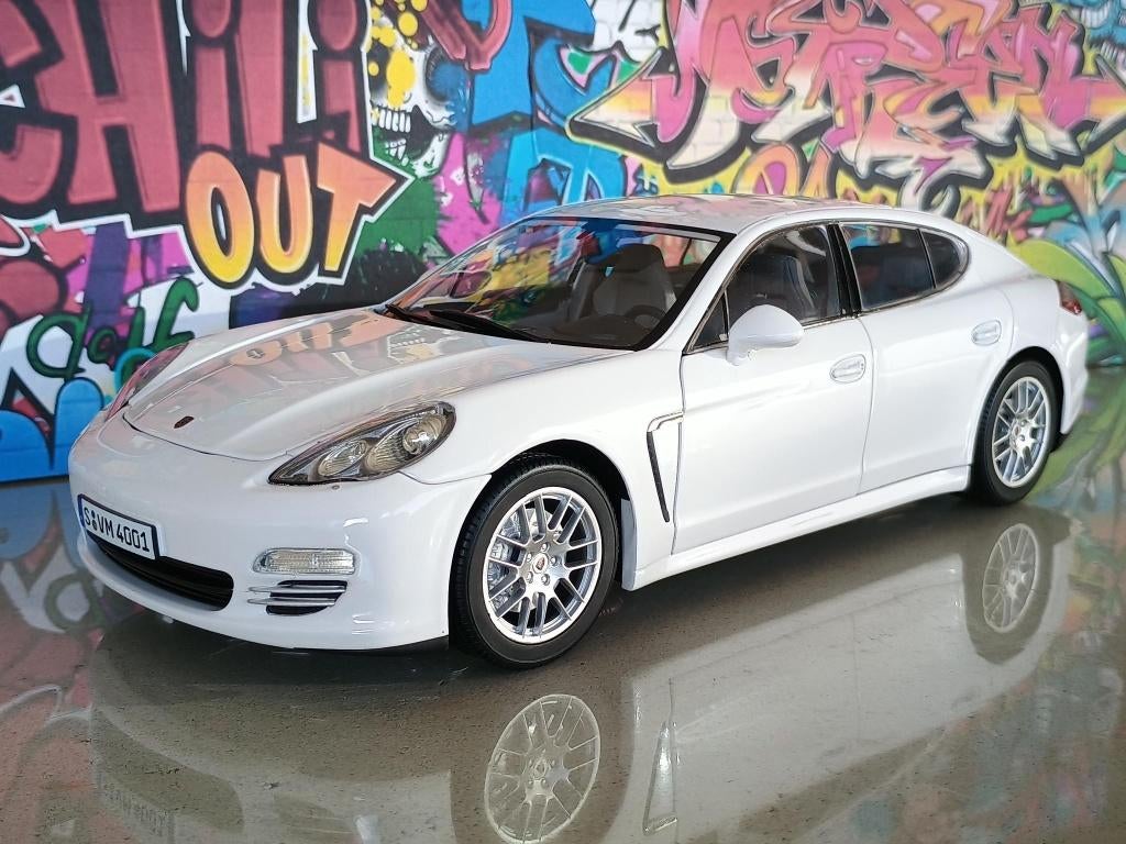 Porsche Panamera 4S Norev 1/18 --NIEUWSTAAT--, Hobby en Vrije tijd, Ophalen of Verzenden, Zo goed als nieuw, Auto, Norev
