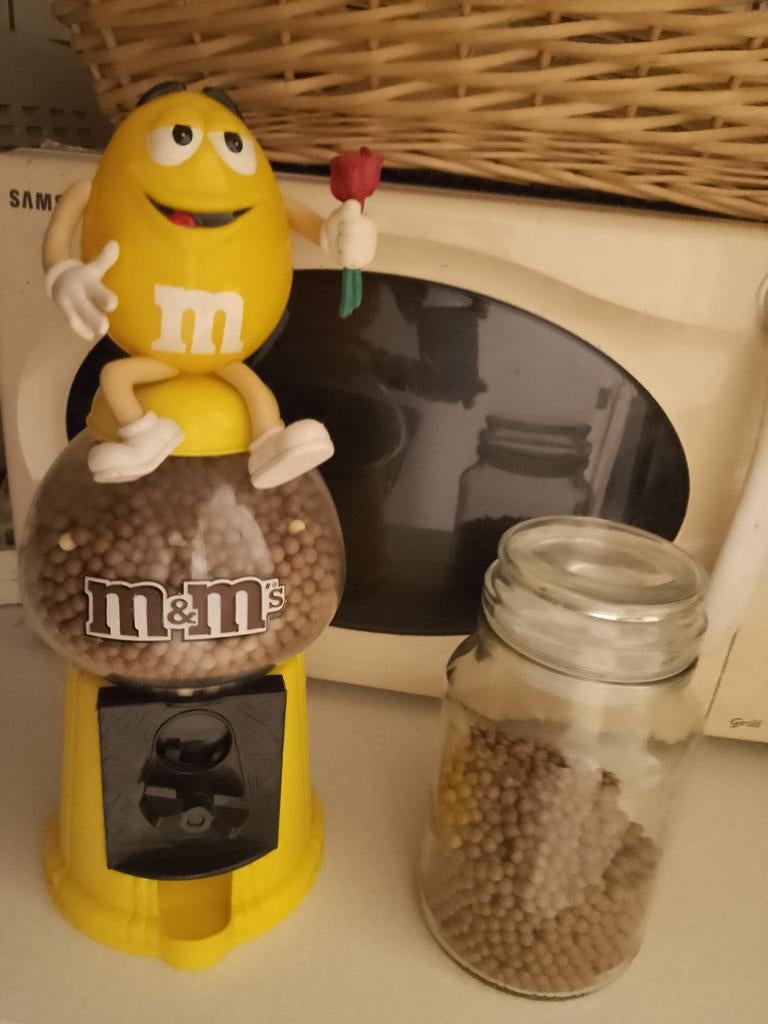 Distributeur/Tirelire de bonbons M&M's jaune ou vert., Enlèvement