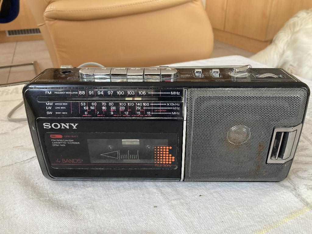 Radio vintage et lecteur de cassettes Sony CFM-140L, Enlèvement ou Envoi, Utilisé, Radio