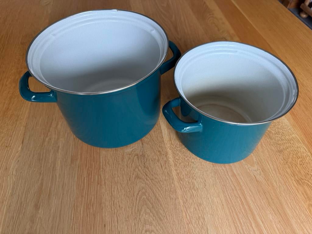 2 kookpotten in email, Enlèvement ou Envoi, Utilisé, Autres matériaux, Casserole ou Cocotte-minute