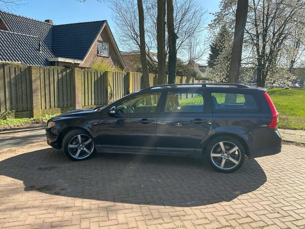 Volvo V70 2.5T Momentum Voiture de tourisme 2010, Autos, Volvo, Achat, Entreprise, V70, Break